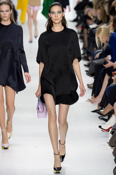 Look 14
